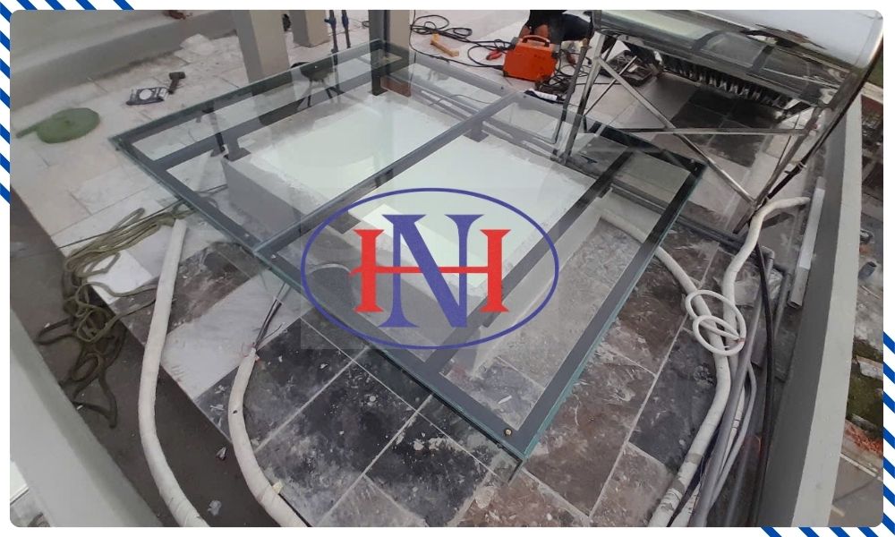 Với kinh nghiệm lâu năm trong lĩnh vực thi công mái kính cường lực, CÔNG TY TNHH CƠ KHÍ XÂY DỰNG HOÀNG NGHĨA cam kết mang đến giải pháp tối ưu nhất cho khách hàng