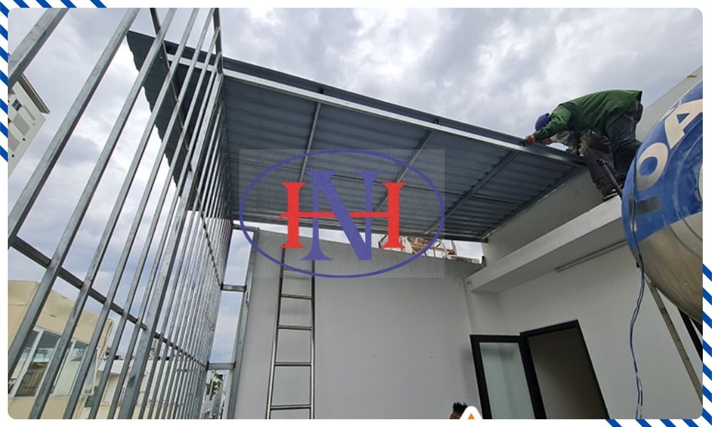 Nếu bạn đang tìm kiếm mái tôn lạnh chất lượng cao với giá cả hợp lý, hãy liên hệ ngay với CÔNG TY TNHH CƠ KHÍ XÂY DỰNG HOÀNG NGHĨA