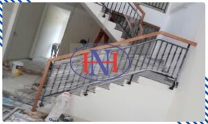 Lan can sắt được đánh giá cao về độ bền, khó bị han gỉ hay cong vênh theo thời gian