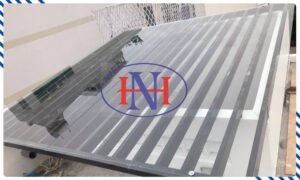 Việc lựa chọn giữa mái polycarbonate và mái kính cường lực phụ thuộc vào nhu cầu sử dụng và ngân sách của bạn